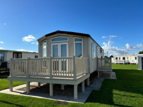 Millfield - G17, bath, central heating, bed linen - Meadow Lakes Caravan & Lodge Hire